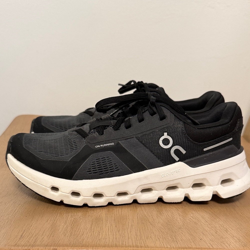 On Running Women's Cloudtec Black/White Running Sneakers